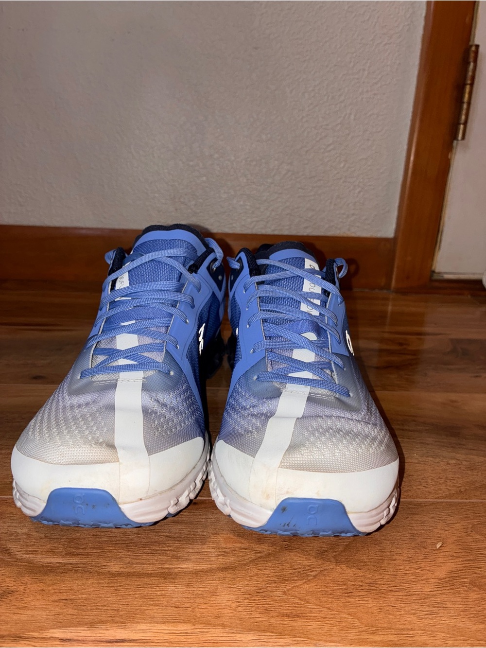 On Cloud Women’s CloudFlow Athletic Running Sneaker Shoes, blue & white- size 8 - Picture 4 of 10